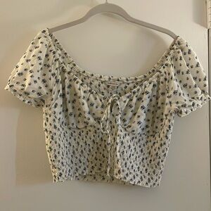 American Eagle cropped, sweetheart neck floral top with tie. Size medium.